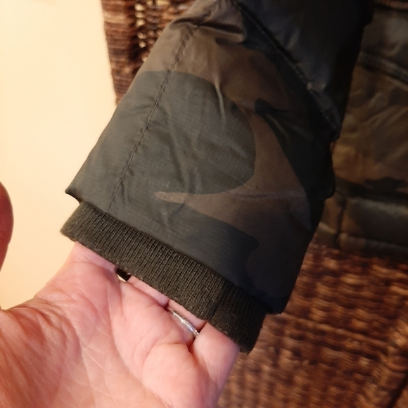 Abercrombie & Fitch Feather Down Camo Print Puffer Jacket w/ Hood Sherpa Teddy - Picture 5 of 8